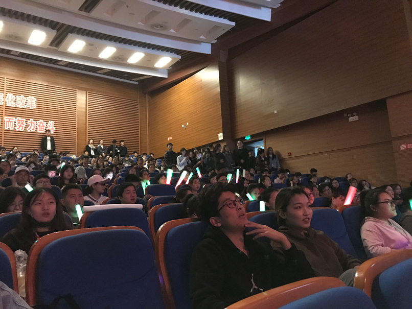 (WEB格式图)上海应用技术大学十大歌手报道 (10).JPG