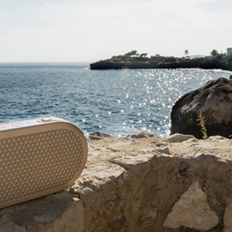 （缩略图）DALI KATCH ”IMPRESSIVE SOUND FROM A SMALL SANDWICH-LIKE BOX”.jpg