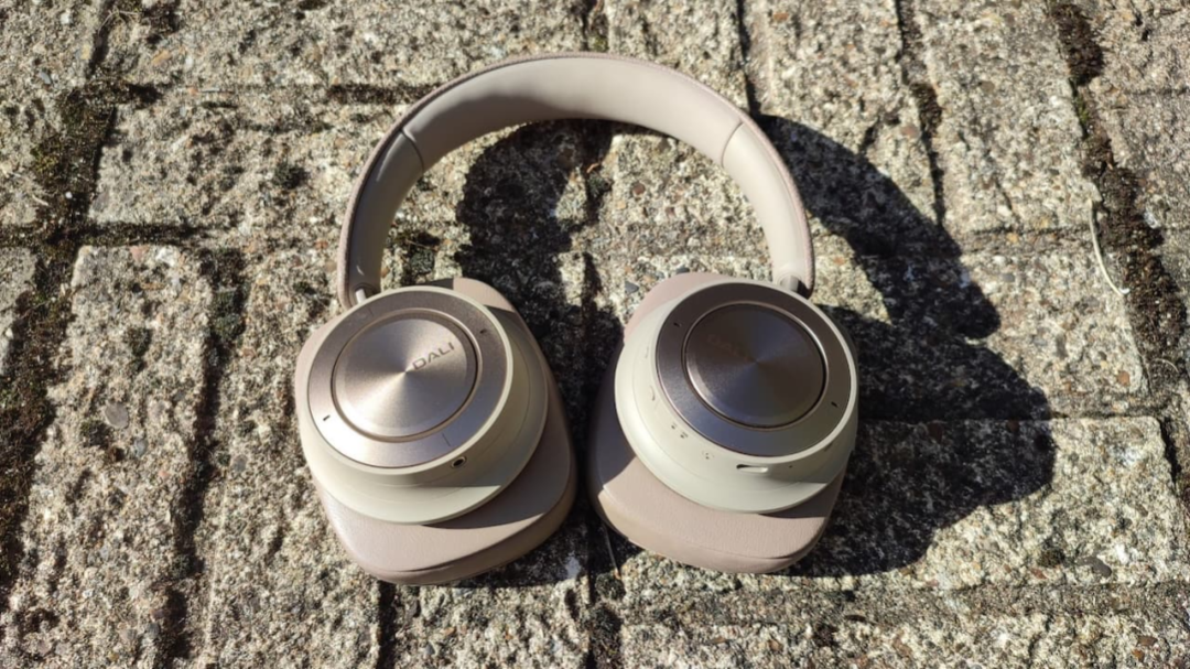 IO-12 《ecoustics》评测：这是 2025 年值得入手的最佳无线耳机吗？